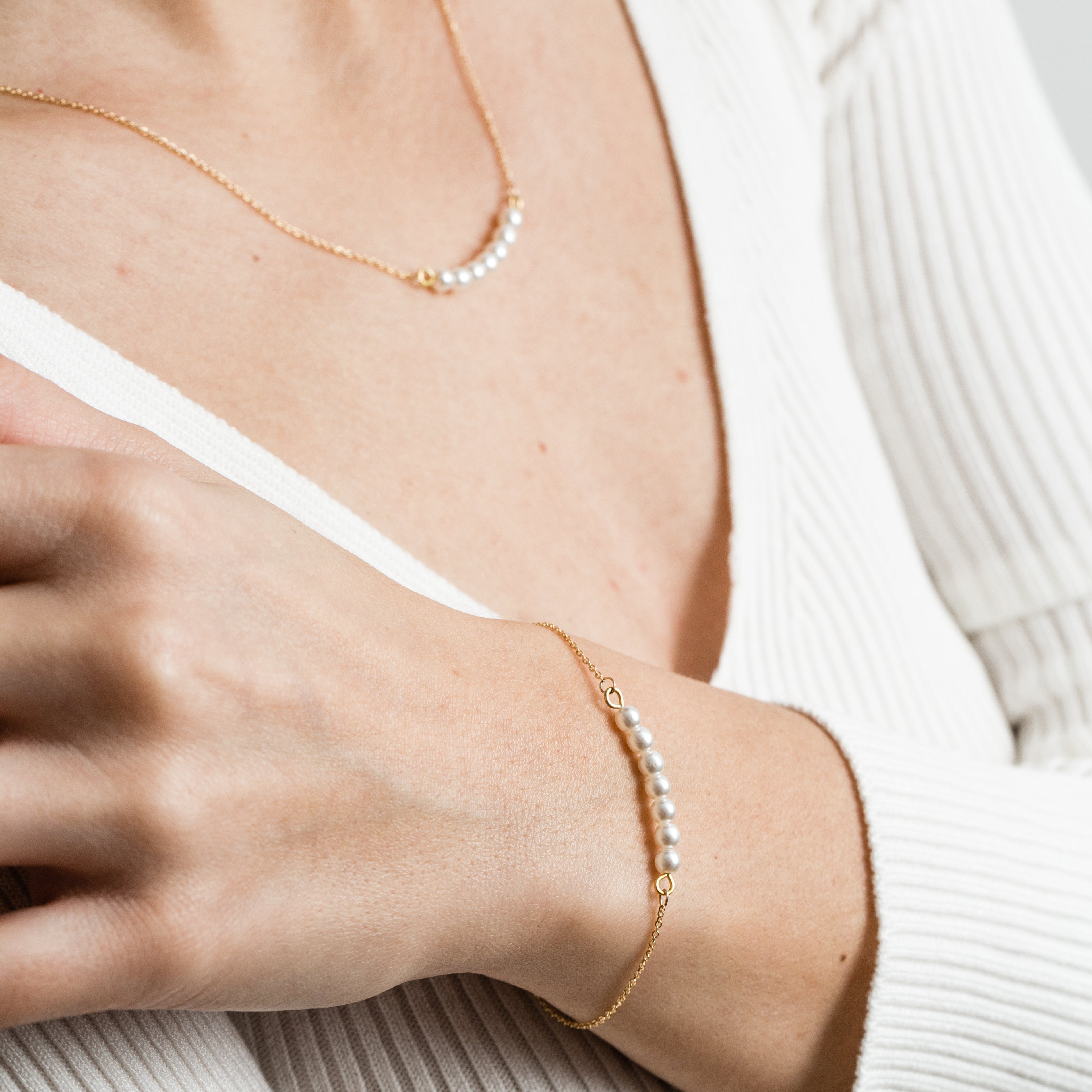 Delicate Gold White Pearl Bracelet