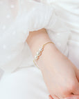 Delicate gold white pearl bracelet