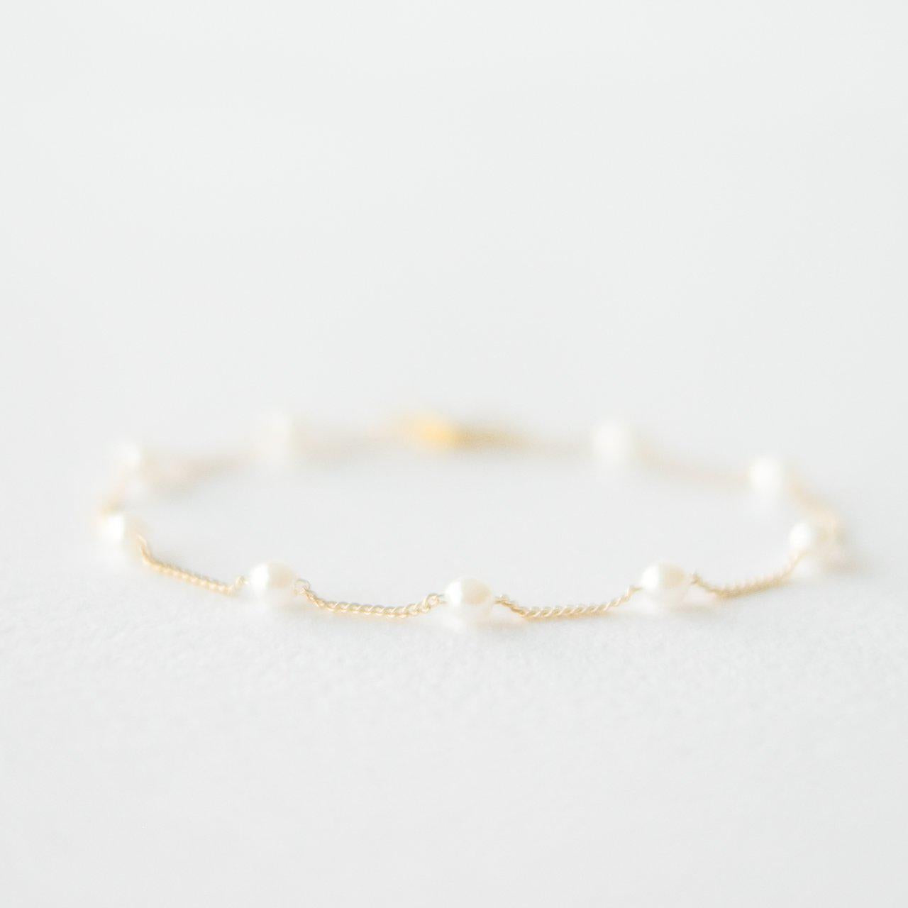 Delicate gold pearl bracelet