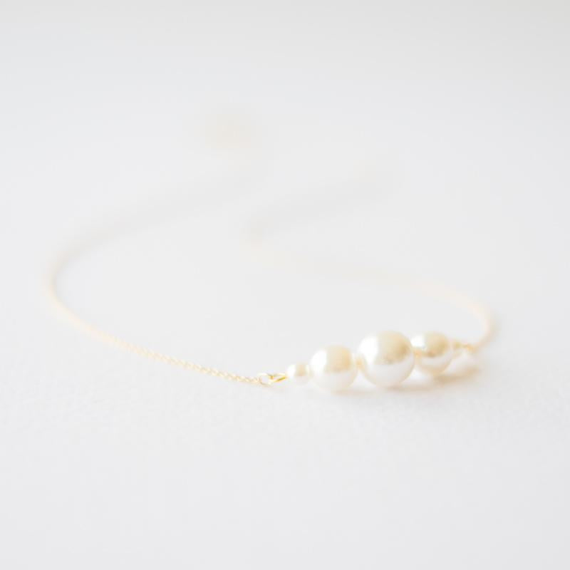 Delicate gold white pearl necklace
