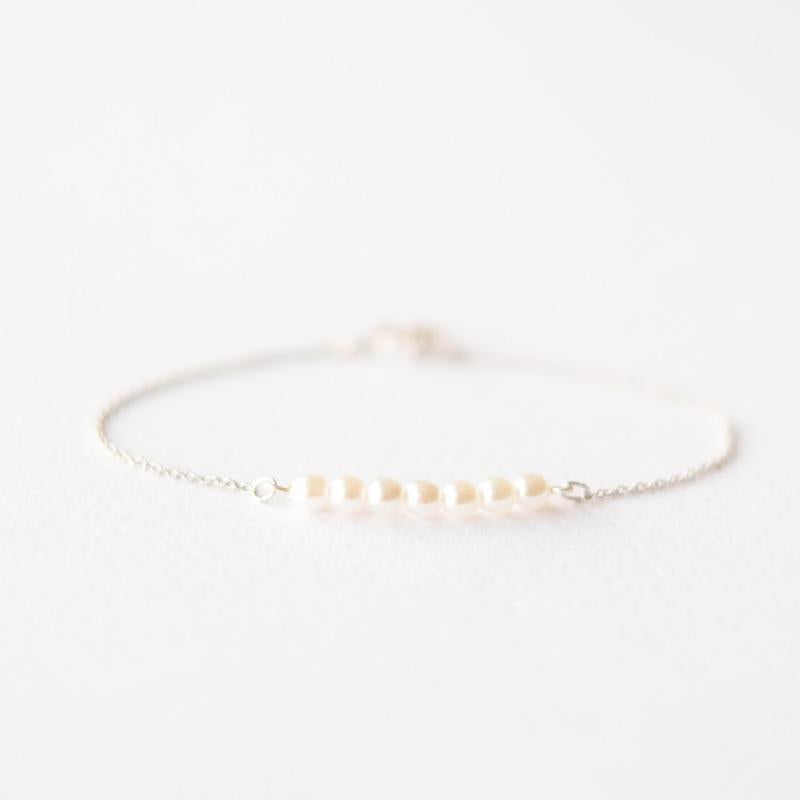 Delicate silver white pearl bracelet
