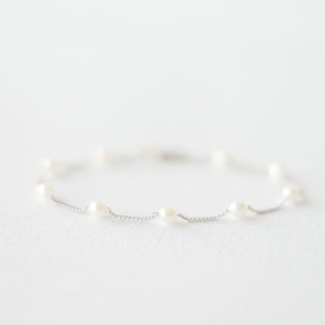Delicate silver pearl bracelet