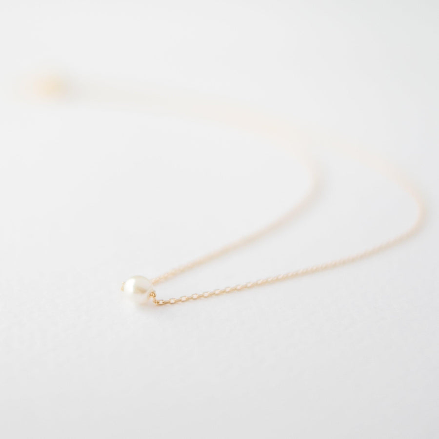 Single Pearl Choker Necklace in Gold
