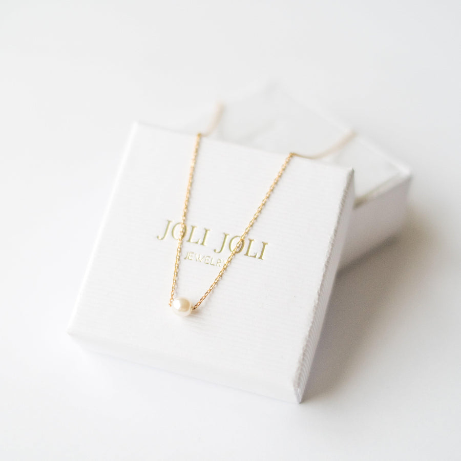 Single Pearl Choker Necklace in Gold