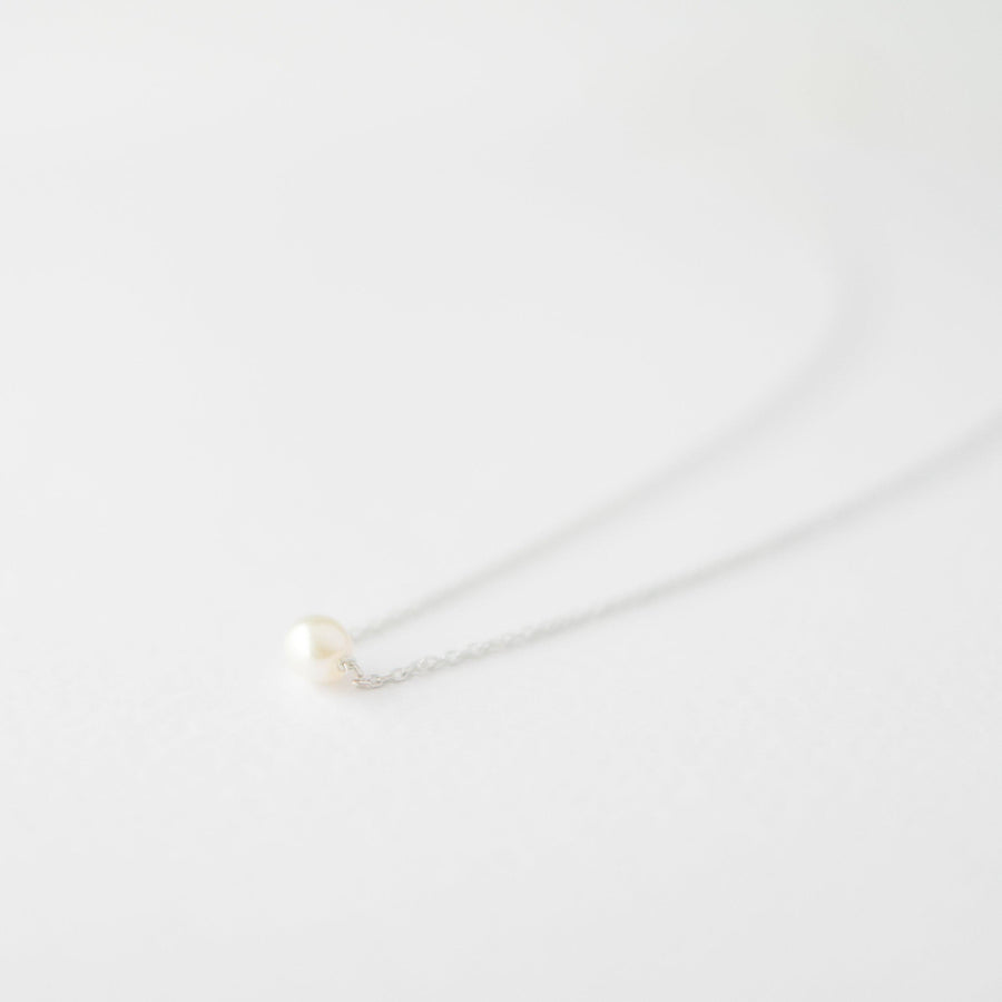 Single Pearl Choker Necklace in Silver