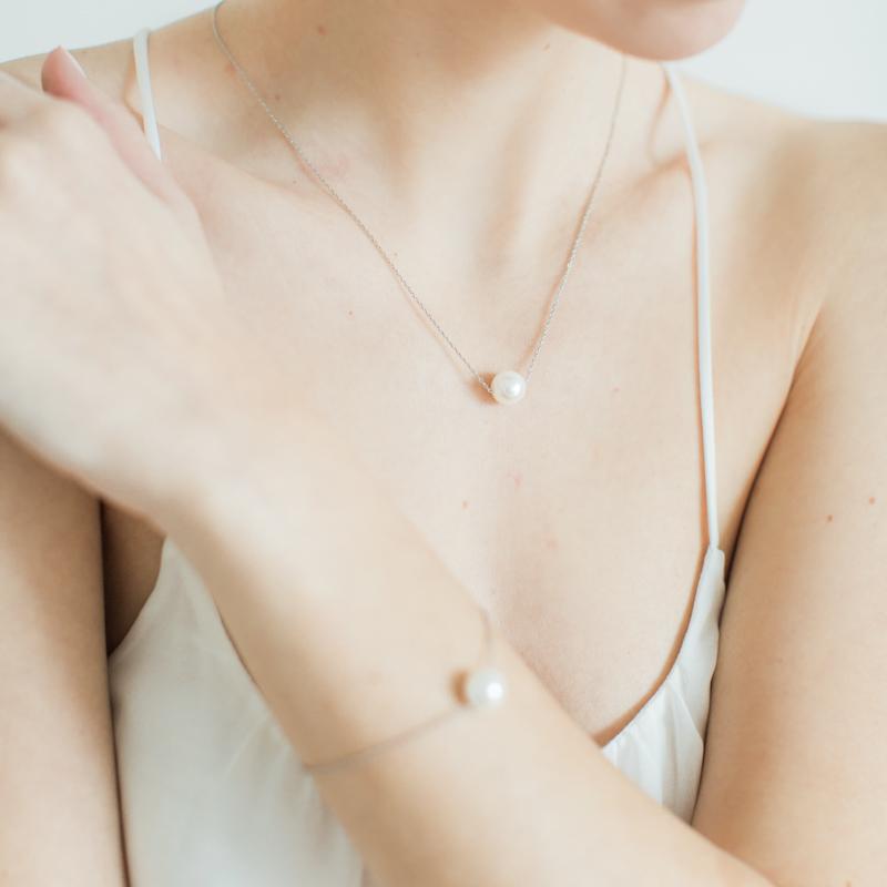 Single Pearl Necklace in Silver
