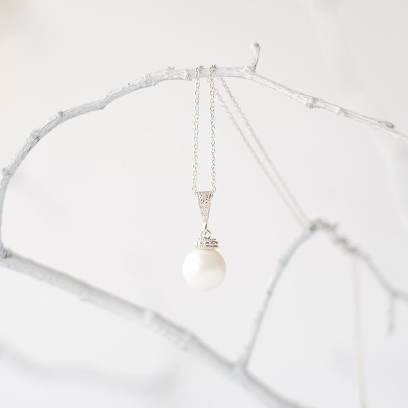 Single Pearl Necklace in Silver