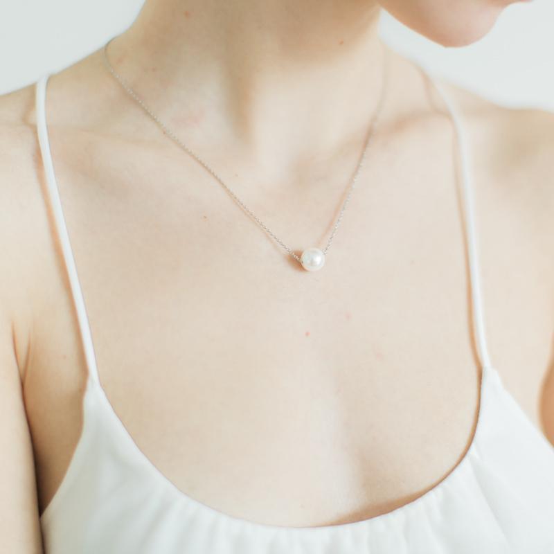 Single Pearl Necklace in Silver